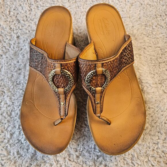 Clarks Women's Avaleen Lake Leather Cork Wedge Flip Flop Sandals Size 8 Brown - Picture 2 of 8